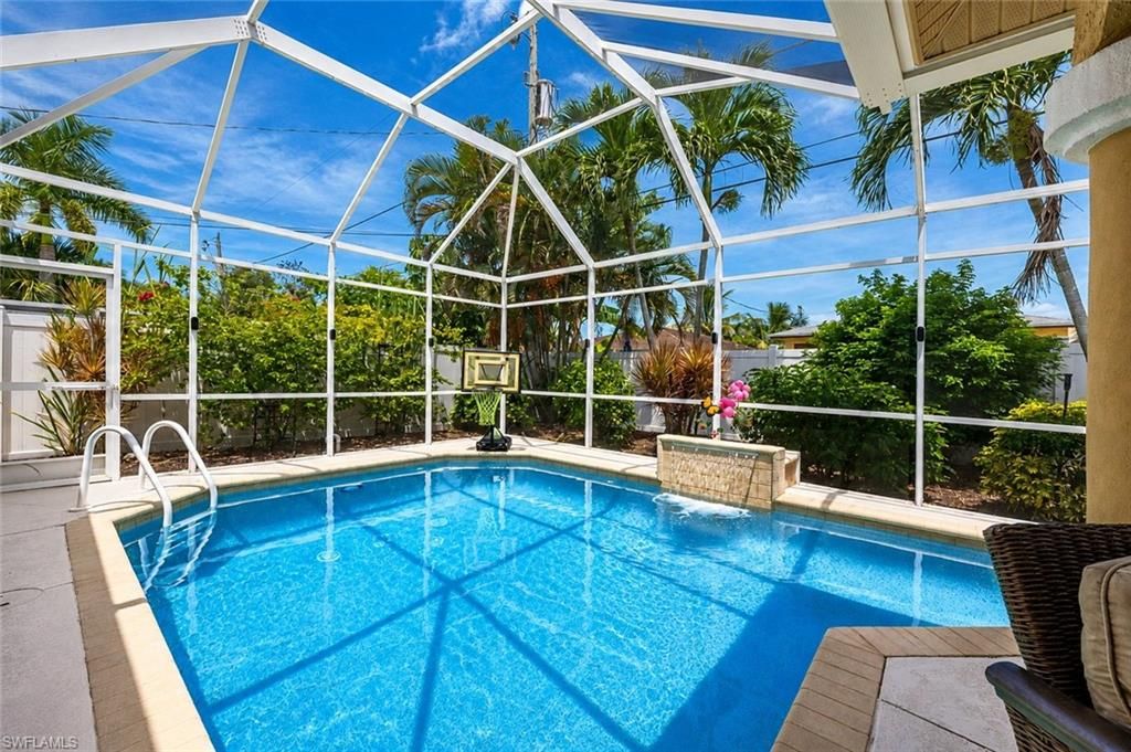 651 106th AVE N, Naples, FL 34108