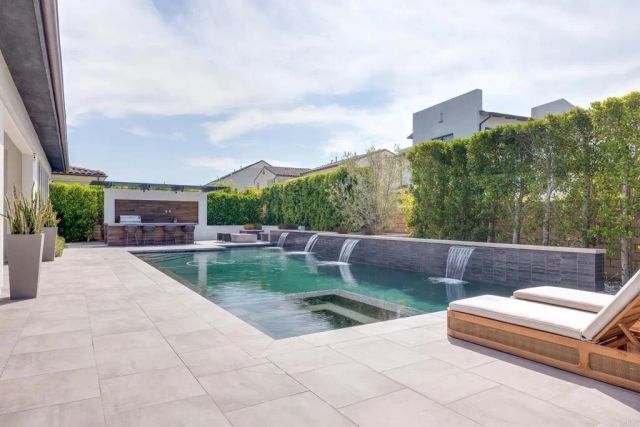 6179 Summit Crest Circle, San Diego, CA 92130