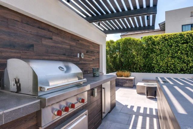 6179 Summit Crest Circle, San Diego, CA 92130