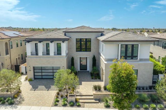 6179 Summit Crest Circle, San Diego, CA 92130