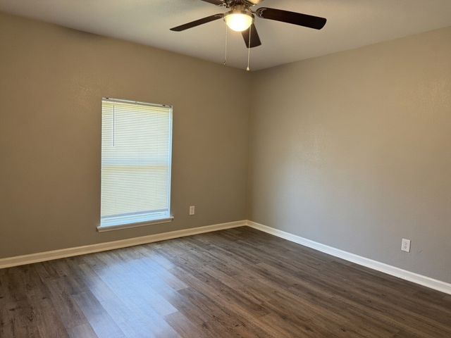 524 Cole Avenue, Saginaw, TX 76179