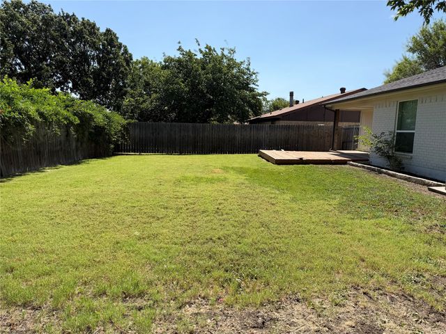 524 Cole Avenue, Saginaw, TX 76179