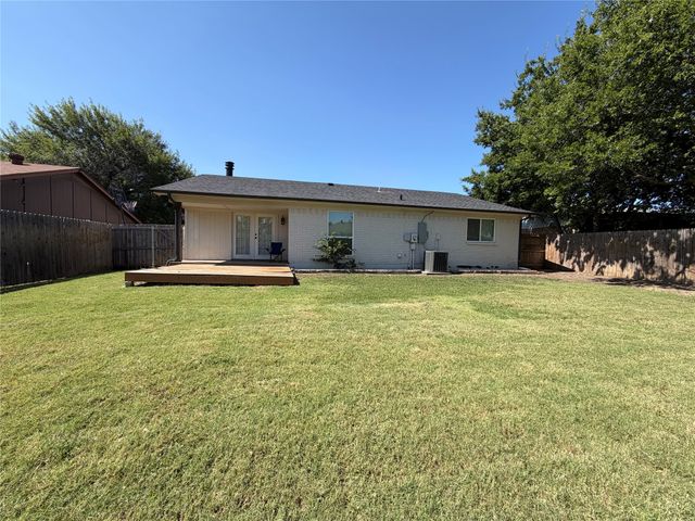 524 Cole Avenue, Saginaw, TX 76179