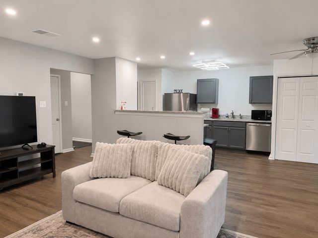 524 Cole Avenue, Saginaw, TX 76179