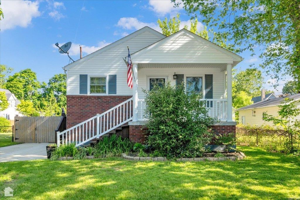 1303 Russel Court, Port Huron, MI 48060