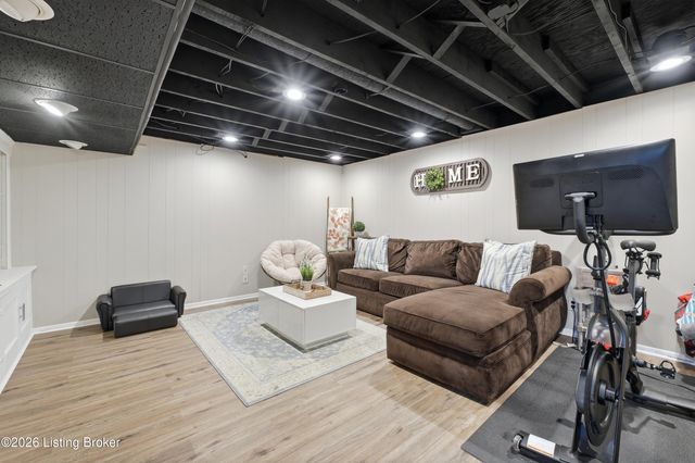 2614 Tregaron Ave, Jeffersontown, KY 40299