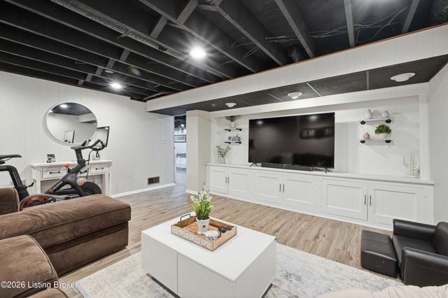 2614 Tregaron Ave, Jeffersontown, KY 40299