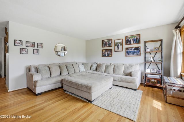 2614 Tregaron Ave, Jeffersontown, KY 40299