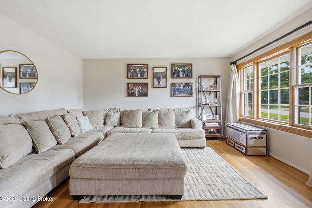 2614 Tregaron Ave, Jeffersontown, KY 40299