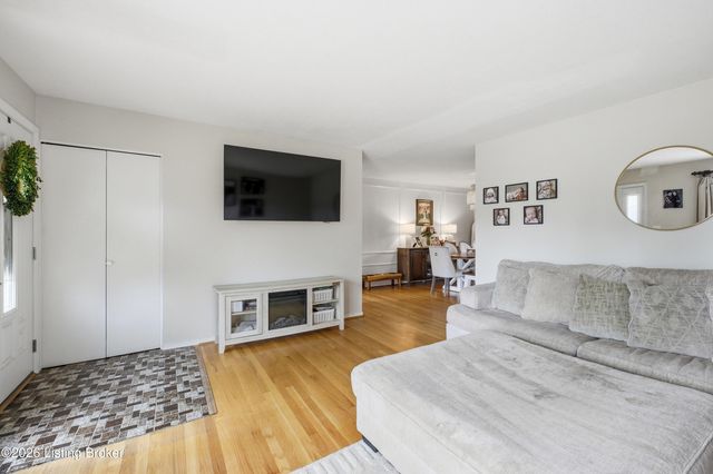 2614 Tregaron Ave, Jeffersontown, KY 40299