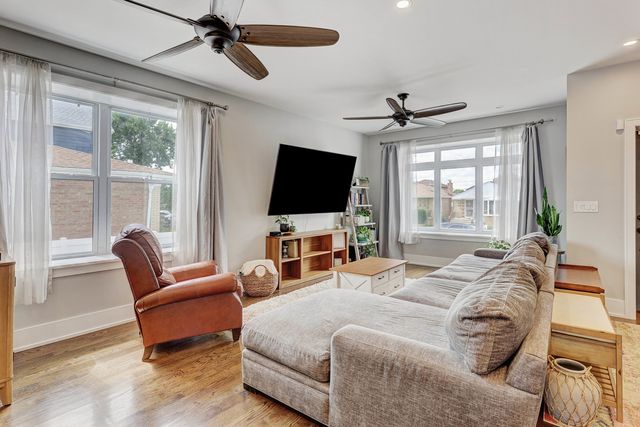 5347 S Melvina Avenue, Chicago, IL 60638