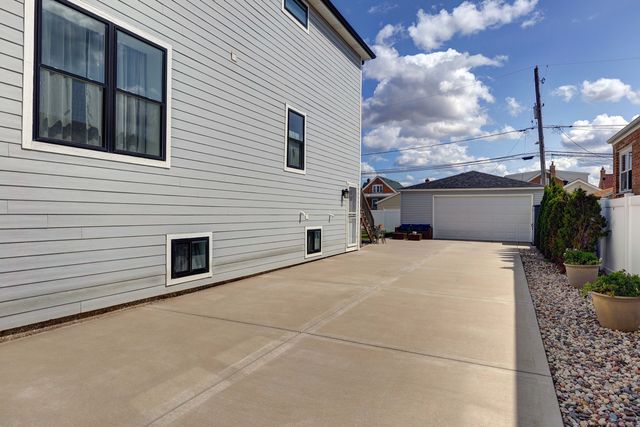 5347 S Melvina Avenue, Chicago, IL 60638