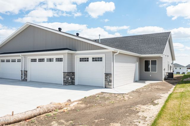 5703 Davies Drive, Bismarck, ND 58503 property photo