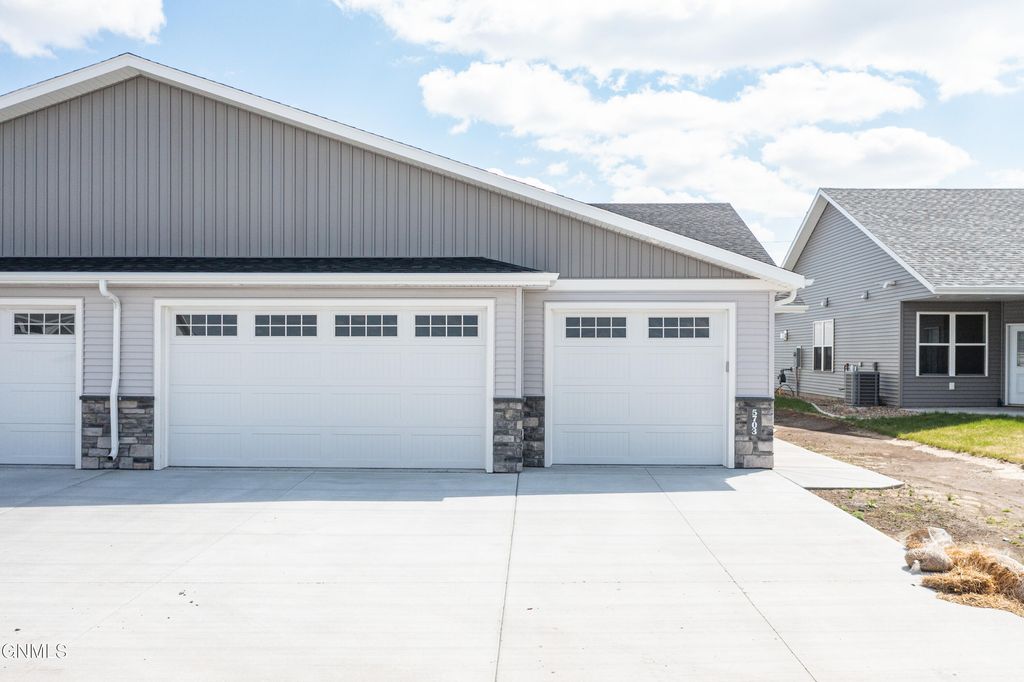 5703 Davies Drive, Bismarck, ND 58503 photo 2