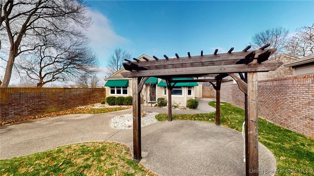 32 Abby Chase, Jeffersonville, IN 47130