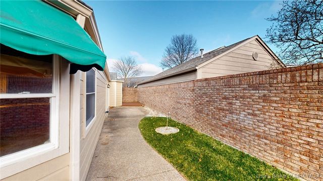 32 Abby Chase, Jeffersonville, IN 47130