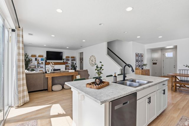 1532 N WOODSIDE DR, Spanish Fork, UT 84660