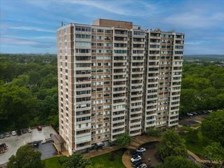 2324 Madison Road, Cincinnati, OH 45208