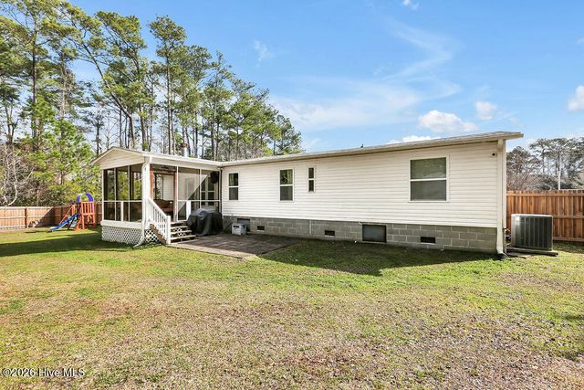 132 Holiday Drive, Hampstead, NC 28443