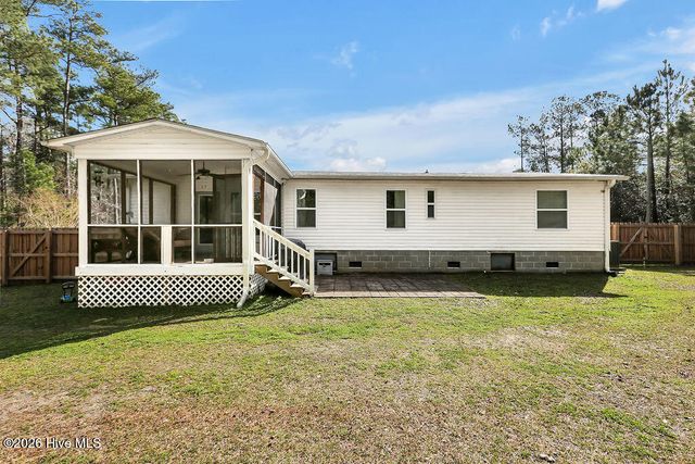 132 Holiday Drive, Hampstead, NC 28443
