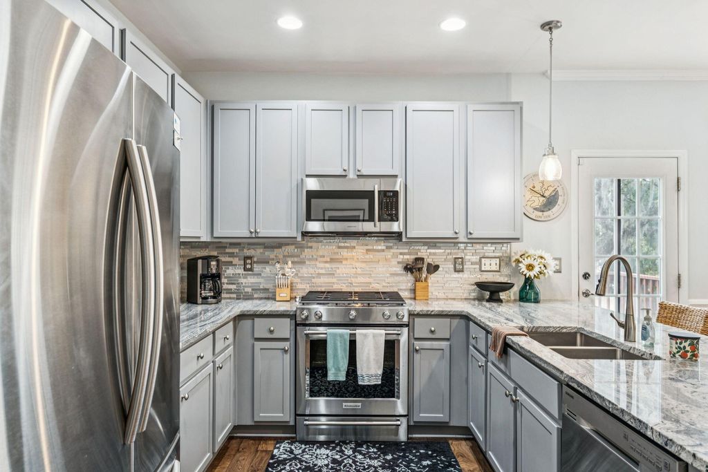 Image 10 of property listing at 1466 Hamlin Park Circle, Mount Pleasant, SC 29466