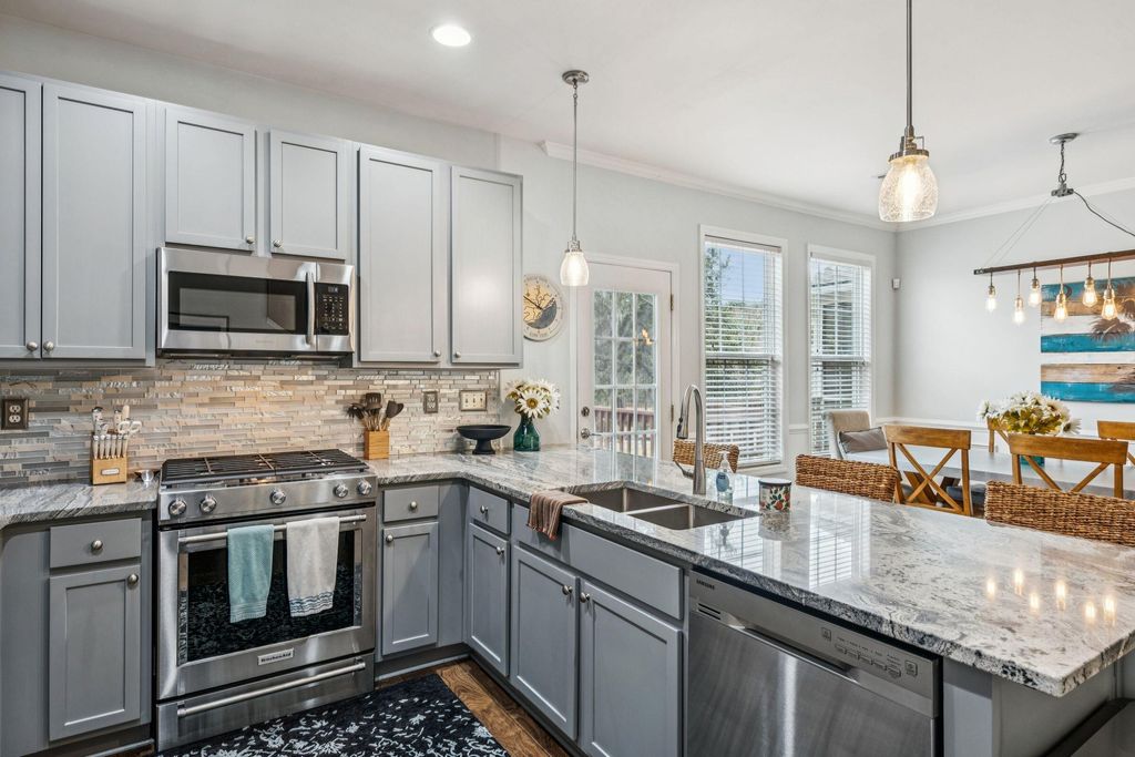 Image 11 of property listing at 1466 Hamlin Park Circle, Mount Pleasant, SC 29466