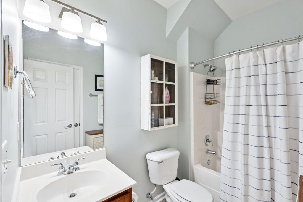 Image 13 of property listing at 1466 Hamlin Park Circle, Mount Pleasant, SC 29466