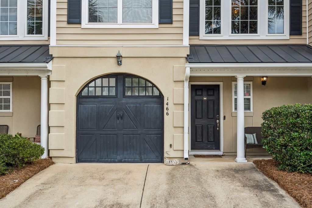 Image 3 of property listing at 1466 Hamlin Park Circle, Mount Pleasant, SC 29466