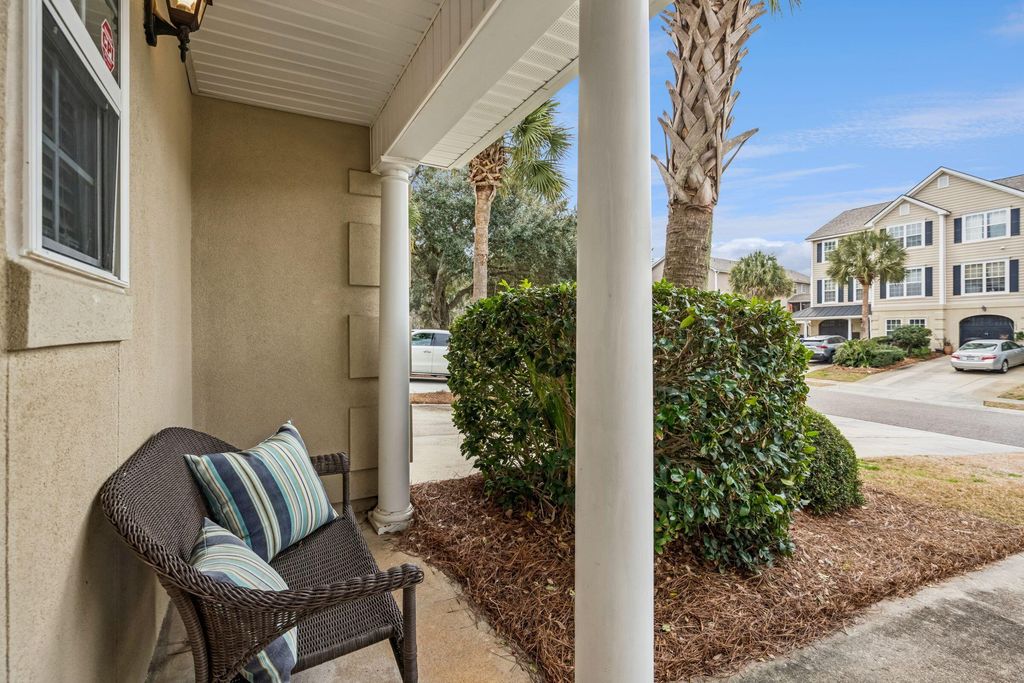 Image 4 of property listing at 1466 Hamlin Park Circle, Mount Pleasant, SC 29466