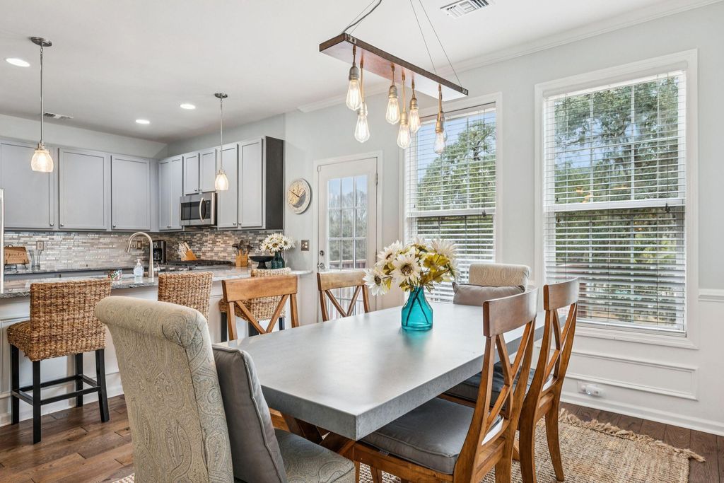 Image 8 of property listing at 1466 Hamlin Park Circle, Mount Pleasant, SC 29466