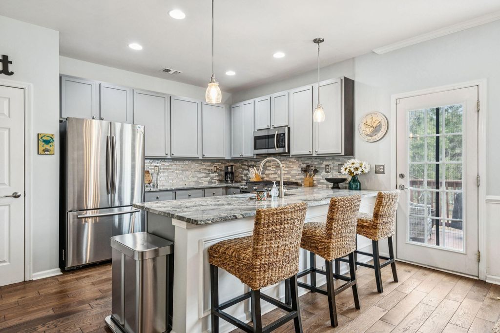 Image 9 of property listing at 1466 Hamlin Park Circle, Mount Pleasant, SC 29466