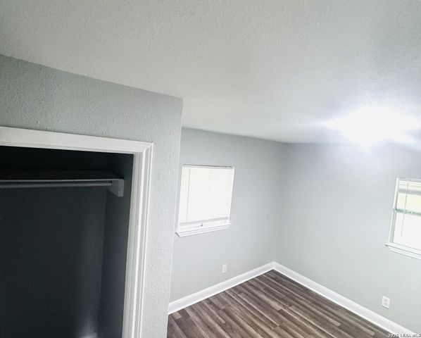 563 N SAN HORACIO AVE, San Antonio, TX 78228