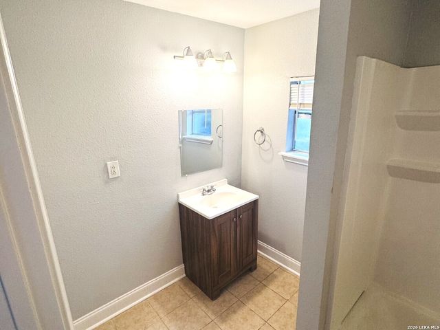 563 N SAN HORACIO AVE, San Antonio, TX 78228