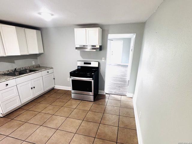 563 N SAN HORACIO AVE, San Antonio, TX 78228