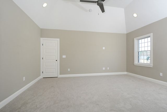 37 Bayliss Way, Uxbridge, MA 01569