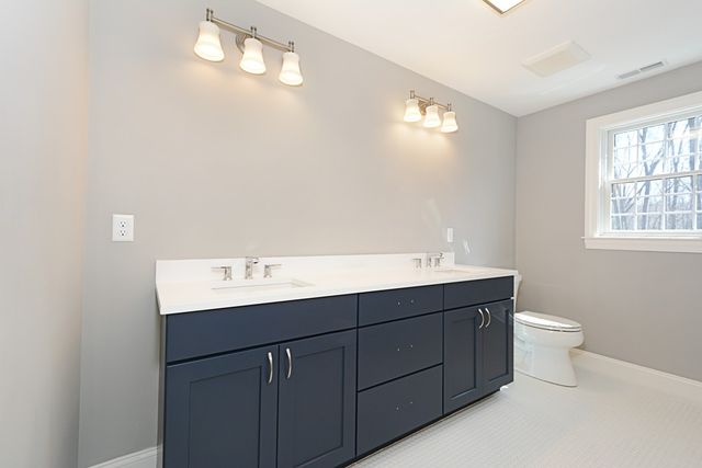 37 Bayliss Way, Uxbridge, MA 01569