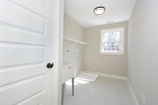 37 Bayliss Way, Uxbridge, MA 01569