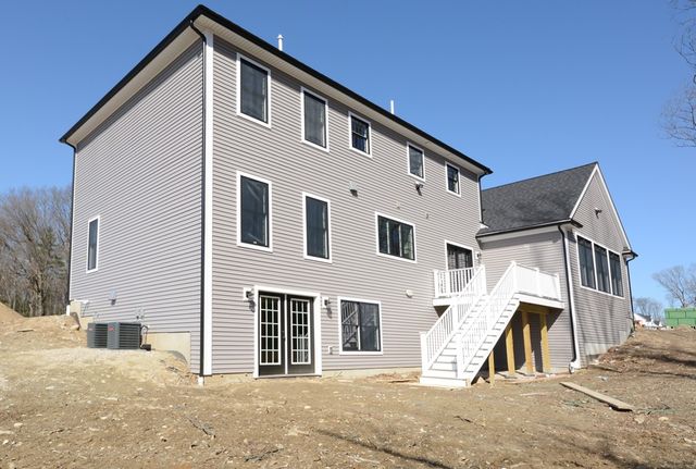 37 Bayliss Way, Uxbridge, MA 01569