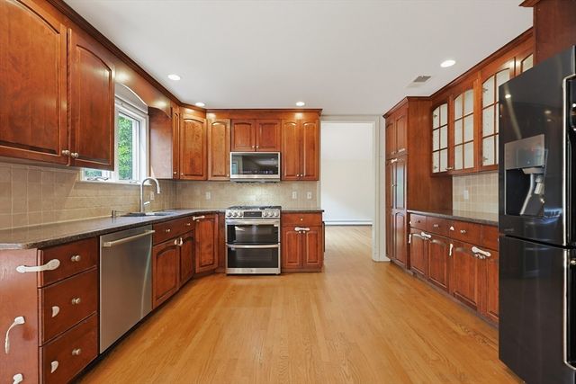 250 Palisades Cir, Stoughton, MA 02072