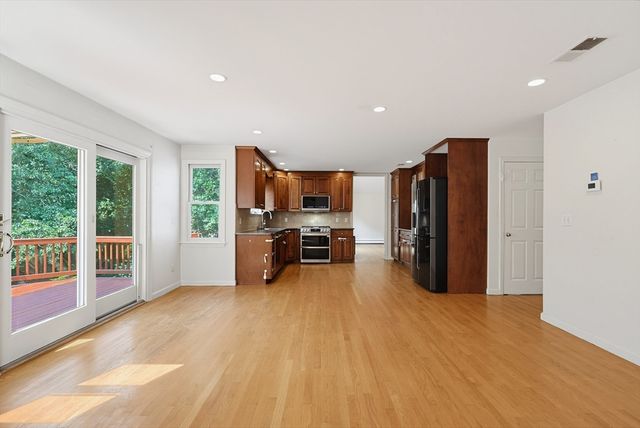 250 Palisades Cir, Stoughton, MA 02072