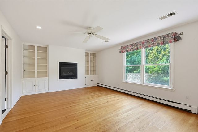 250 Palisades Cir, Stoughton, MA 02072