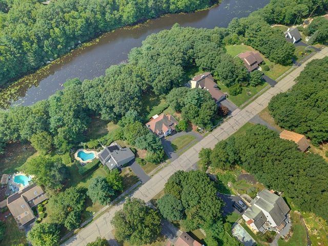 250 Palisades Cir, Stoughton, MA 02072