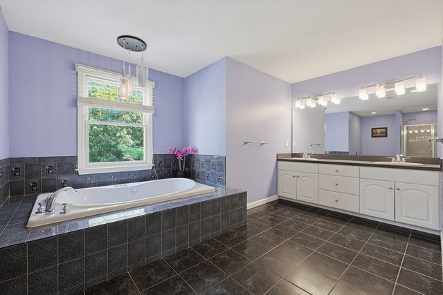 250 Palisades Cir, Stoughton, MA 02072