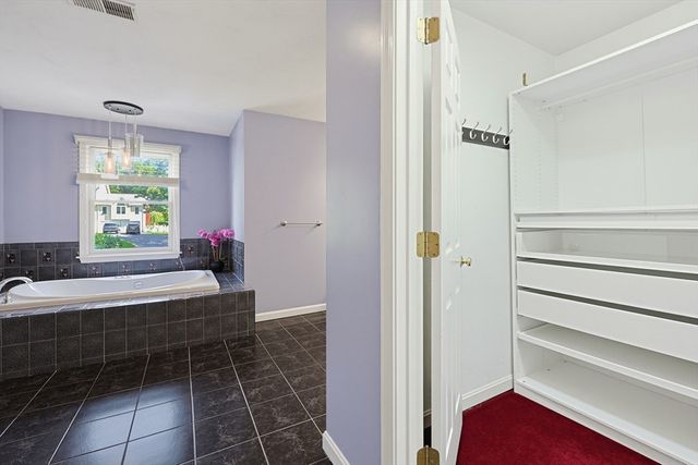 250 Palisades Cir, Stoughton, MA 02072
