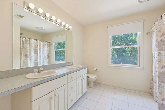 250 Palisades Cir, Stoughton, MA 02072