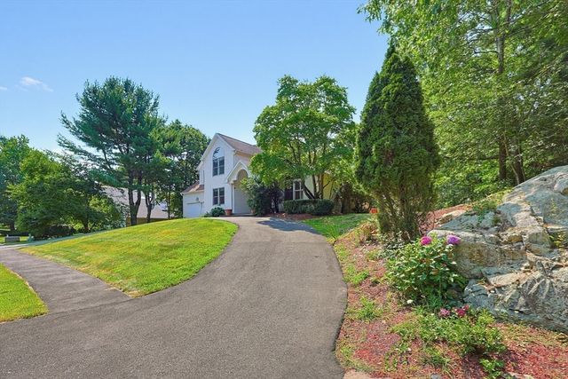 250 Palisades Cir, Stoughton, MA 02072