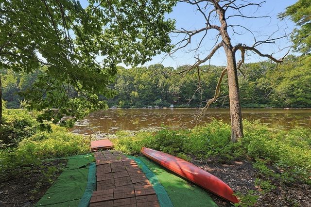 250 Palisades Cir, Stoughton, MA 02072