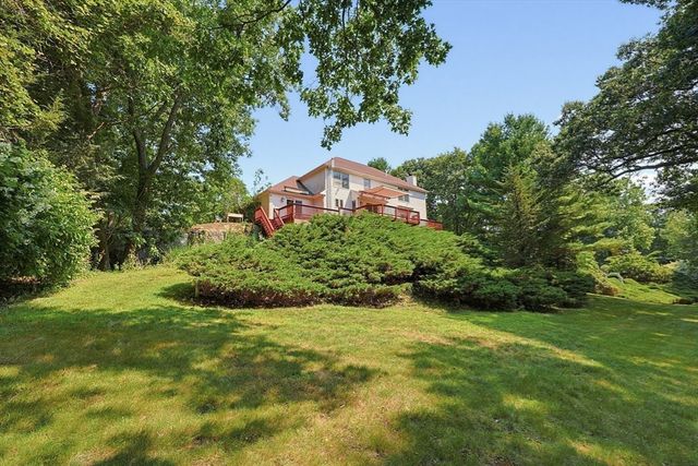 250 Palisades Cir, Stoughton, MA 02072