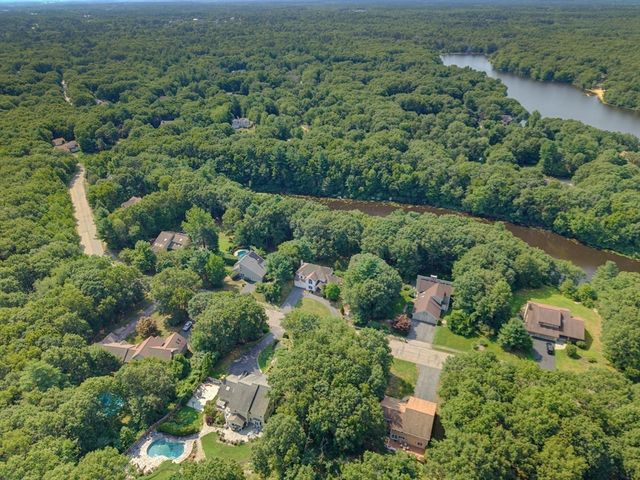 250 Palisades Cir, Stoughton, MA 02072