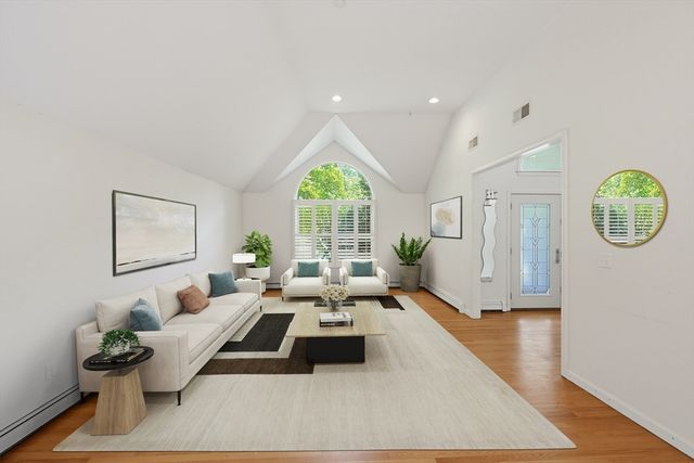 250 Palisades Cir, Stoughton, MA 02072